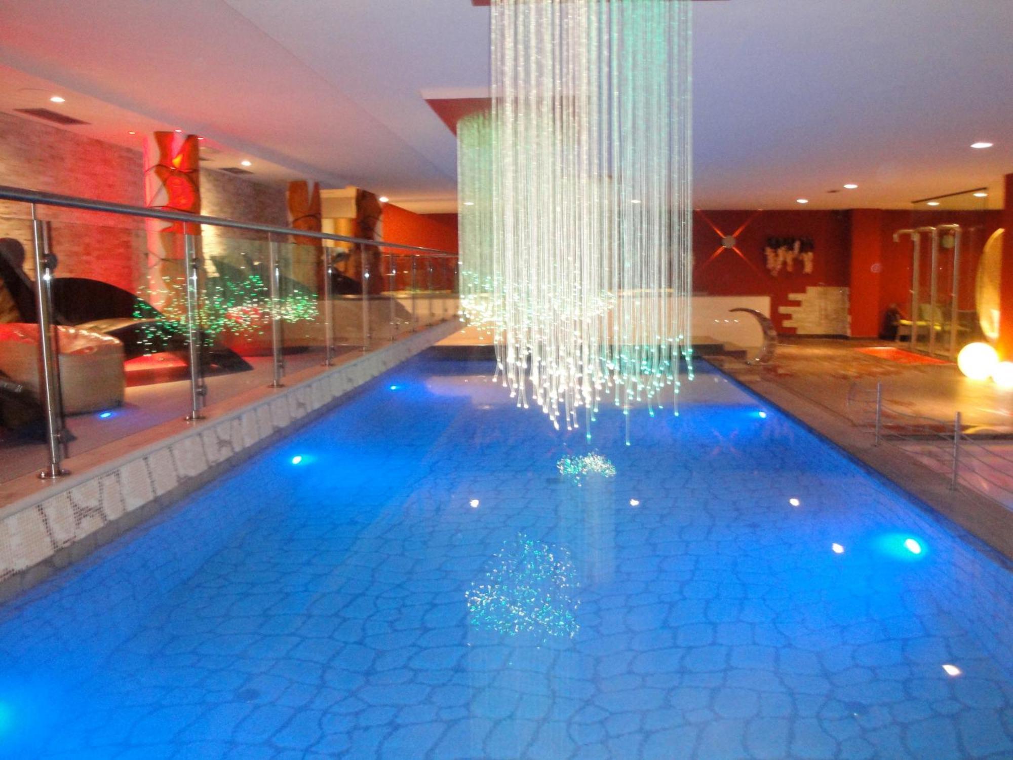 Design Oberosler Hotel Мадонна-ді-Кампільйо Екстер'єр фото