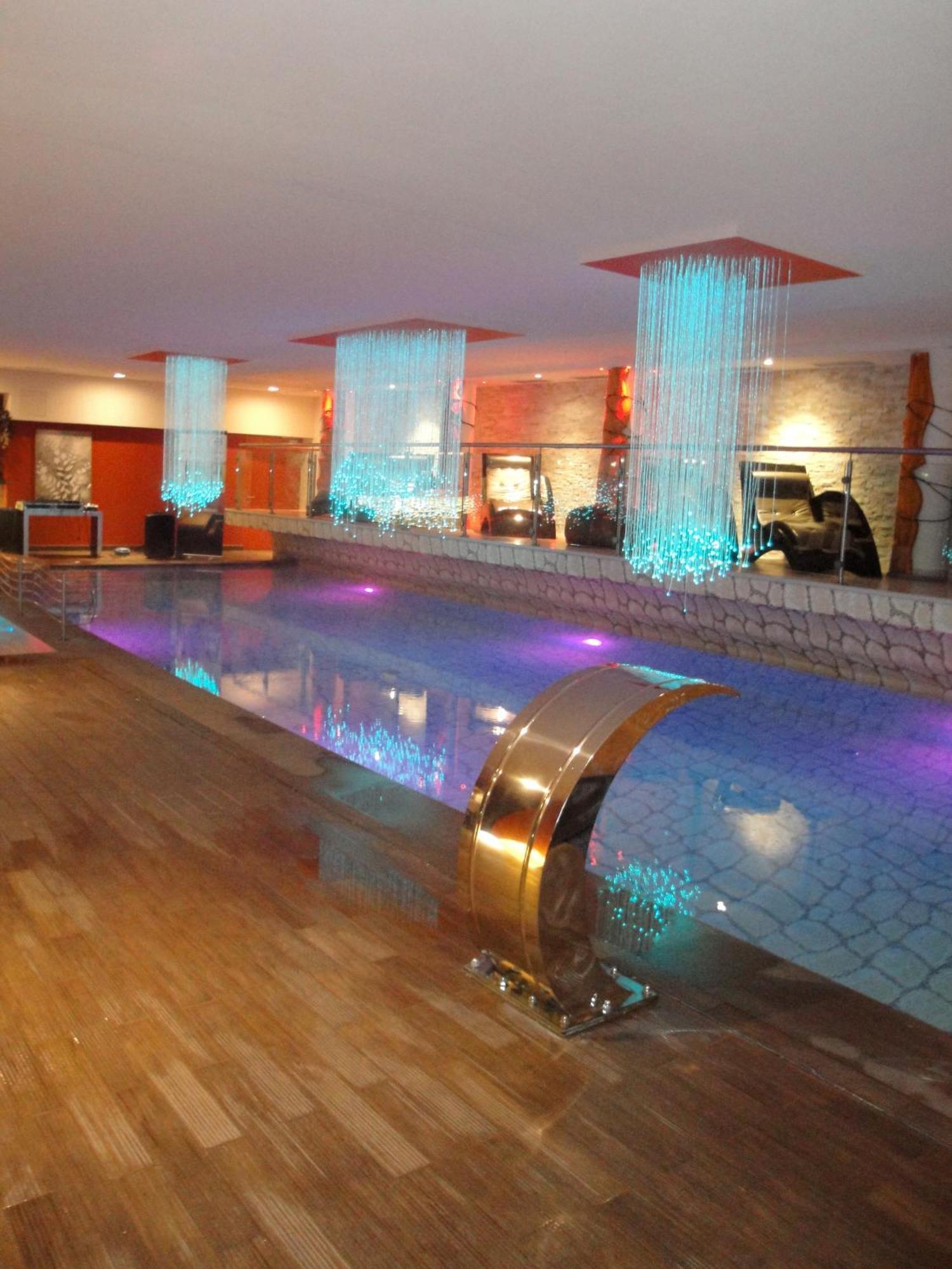Design Oberosler Hotel Мадонна-ді-Кампільйо Екстер'єр фото